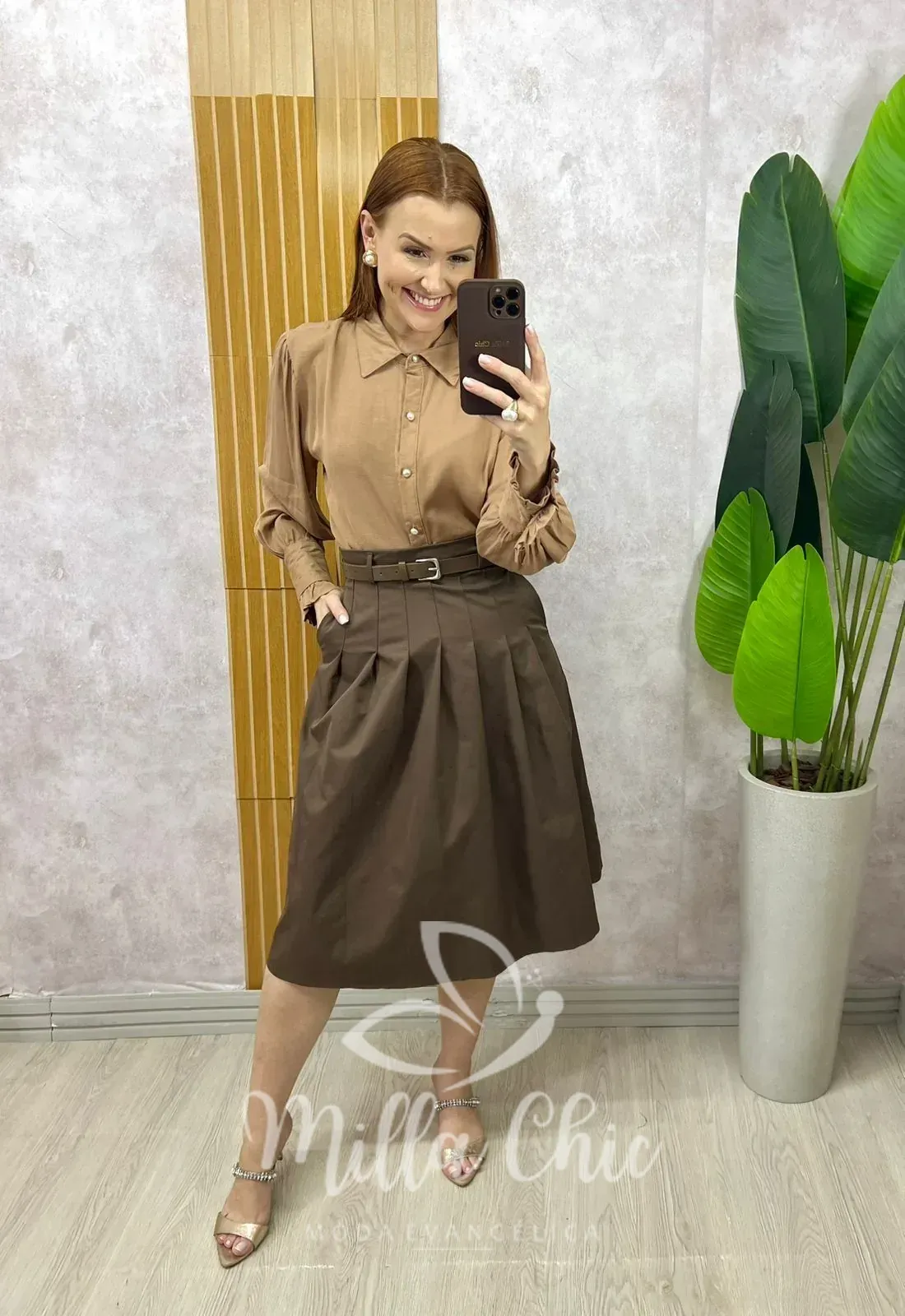 Milla Chic – Saia Maria Olívia Em Alfaiataria – Preta (cópia) Milla Chic - Saia Maria Olívia Em Alfaiataria - Preta (cópia)