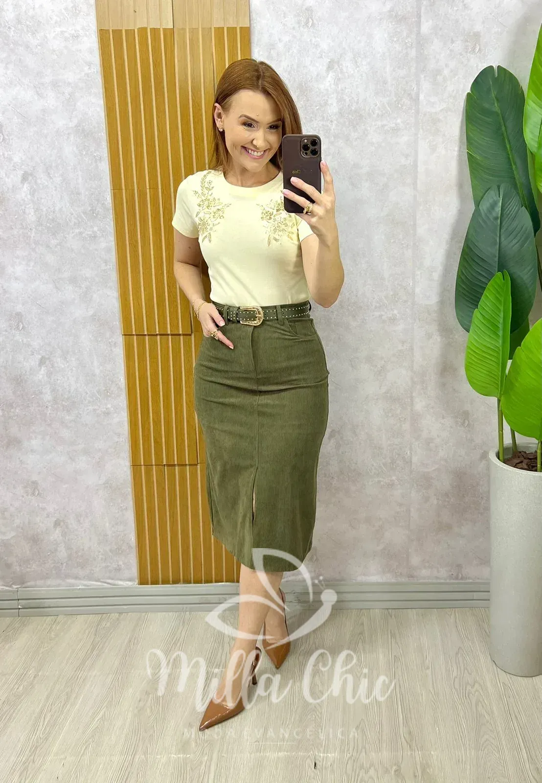 Milla Chic – Saia Aline em Cotelê – Bege (cópia) Milla Chic - Saia Aline em Cotelê - Bege (cópia)