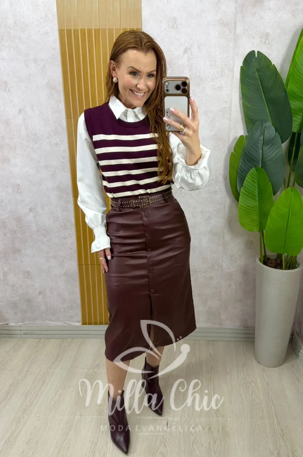 Milla Chic – Saia Antonella em sarja resinada – Açaí Milla Chic - Saia Antonella em sarja resinada - Açaí