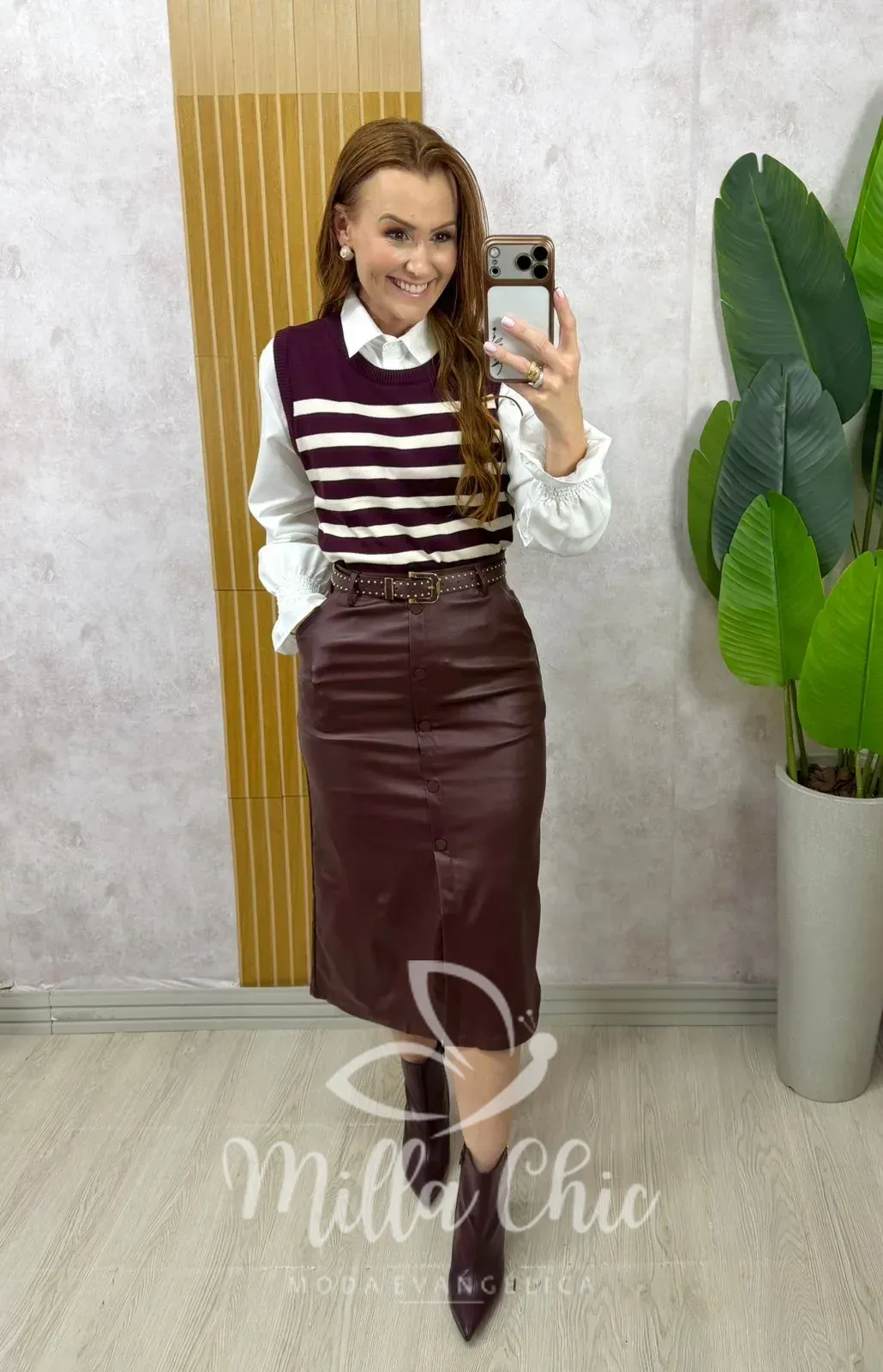 Milla Chic – Saia Antonella em sarja resinada – Açaí Milla Chic - Saia Antonella em sarja resinada - Açaí