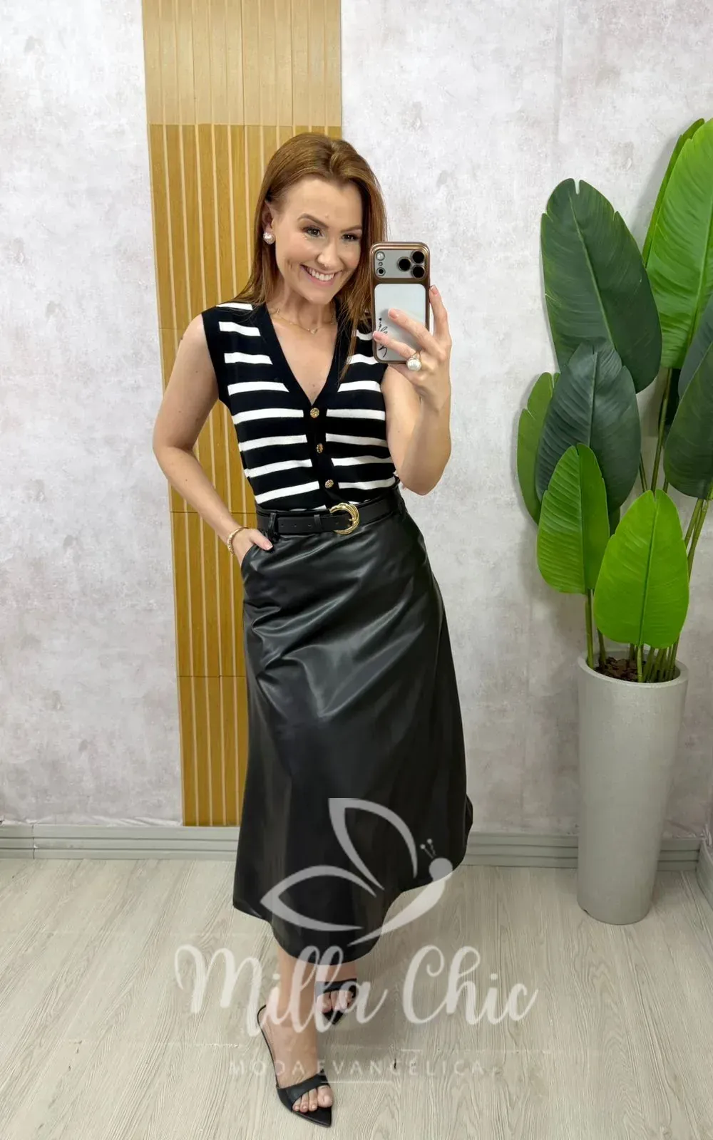 Milla Chic – Saia Valentina em P.U – Preta Milla Chic - Saia Valentina em P.U - Preta