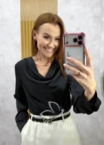 Milla Chic - Blusa Camila em cetim -Preta