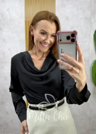 Milla Chic - Blusa Camila em cetim -Preta