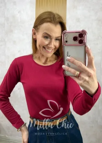Milla Chic – Blusa Térmica Importada Aurélie Gola Redonda – Cherry Milla Chic - Blusa Térmica Importada Aurélie Gola Redonda - Cherry