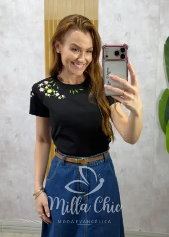 Milla Chic - Blusa Madalena em malha bordada - Preta