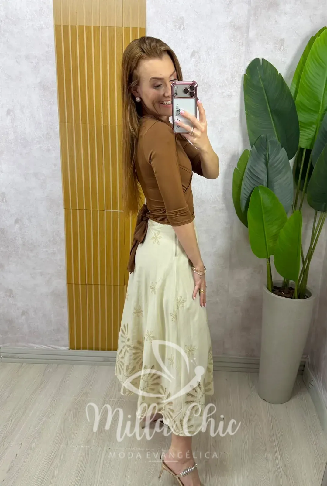 Milla Chic – Saia Vera em Lesie bordada – Bege Milla Chic - Saia Vera em Lesie bordada - Bege