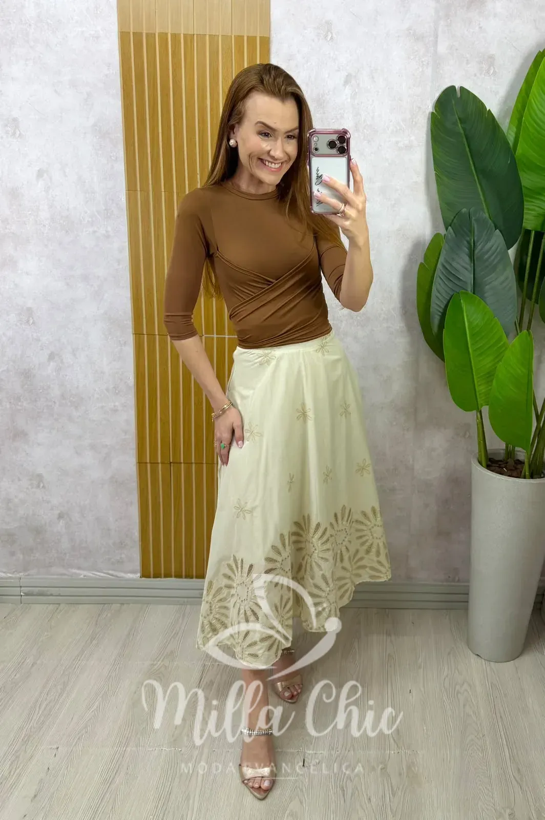 Milla Chic – Saia Vera em Lesie bordada – Bege Milla Chic - Saia Vera em Lesie bordada - Bege