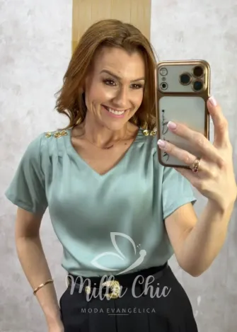 Milla Chic - Blusa Érica — Toque Acetinado com Detalhes nos Ombros
