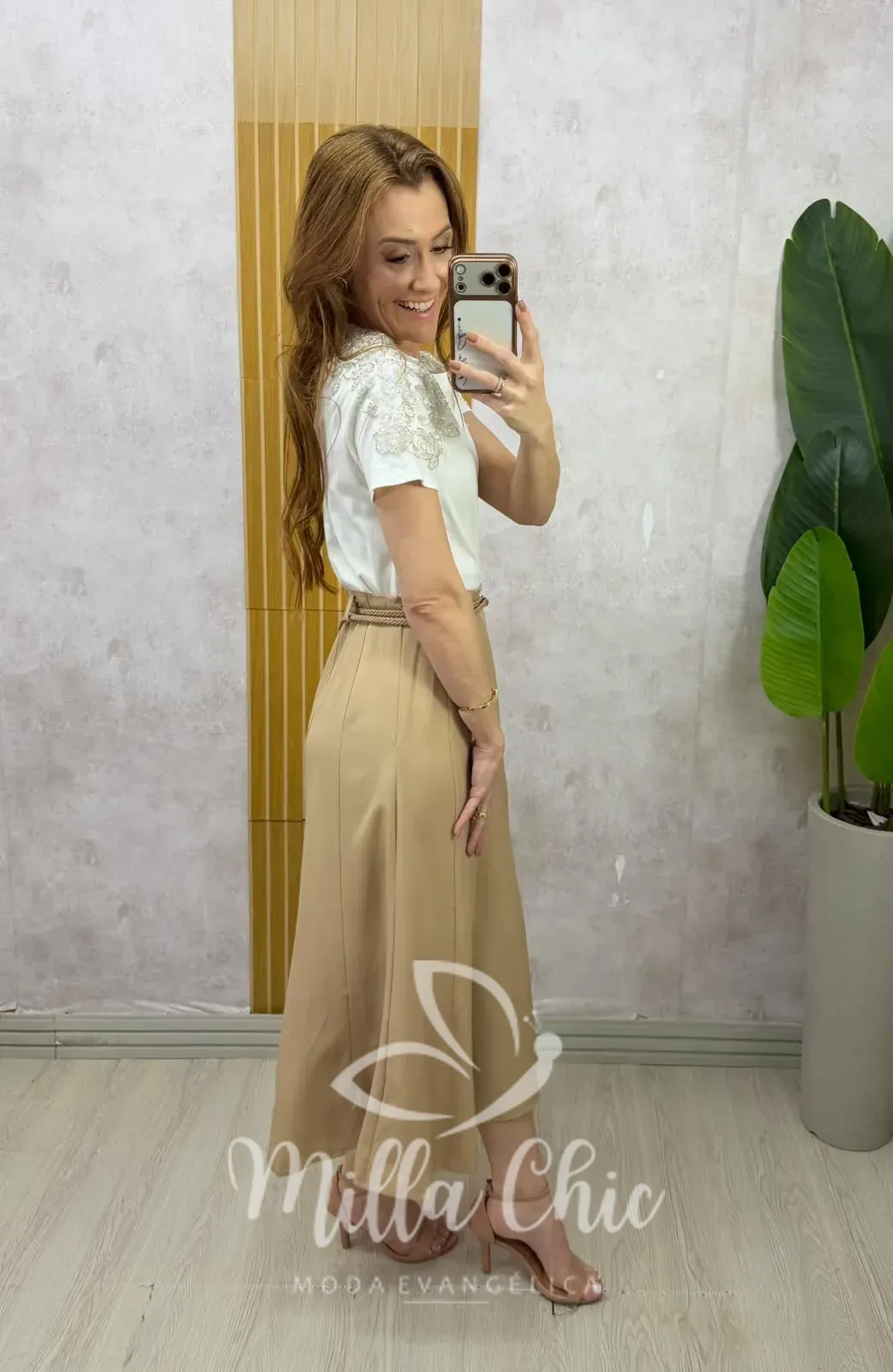 Milla Chic – Saia Gerusa Alfaiataria com Cinto e Lenço – Caqui Milla Chic - Saia Gerusa Alfaiataria com Cinto e Lenço - Caqui