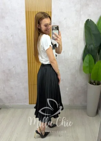 Milla Chic - Saia Janaína — Midi Plissada Acetinada - Preta